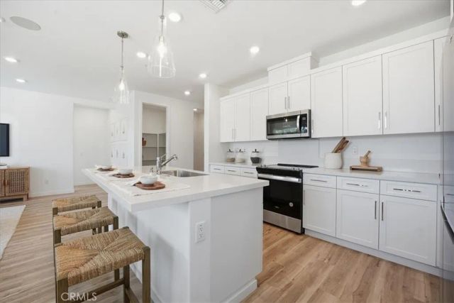 3223 E Avenue J-4, Lancaster, CA 93535