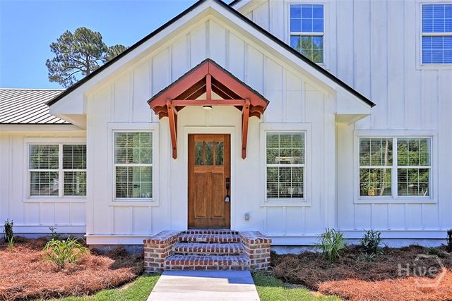 27 Pine Drive, Savannah, GA 31405