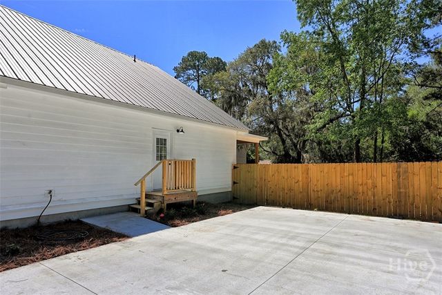 27 Pine Drive, Savannah, GA 31405