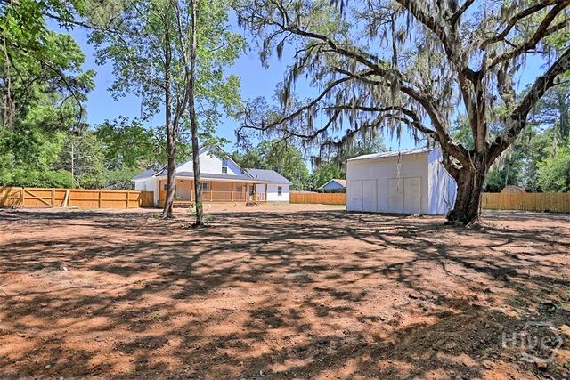27 Pine Drive, Savannah, GA 31405