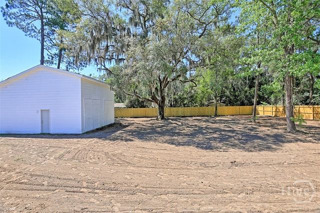 27 Pine Drive, Savannah, GA 31405