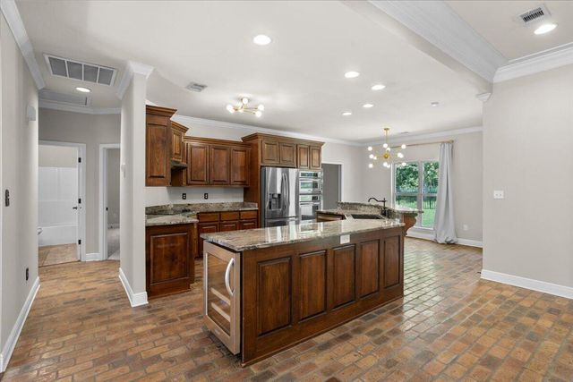 171 Brookline Dr., Hattiesburg, MS 39402