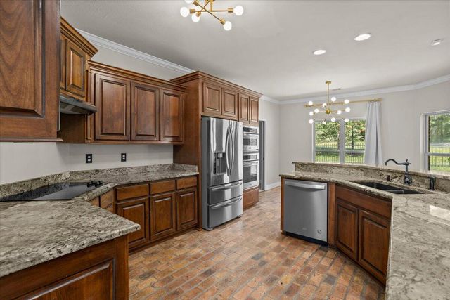 171 Brookline Dr., Hattiesburg, MS 39402