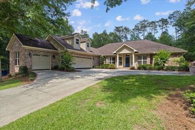 171 Brookline Dr., Hattiesburg, MS 39402