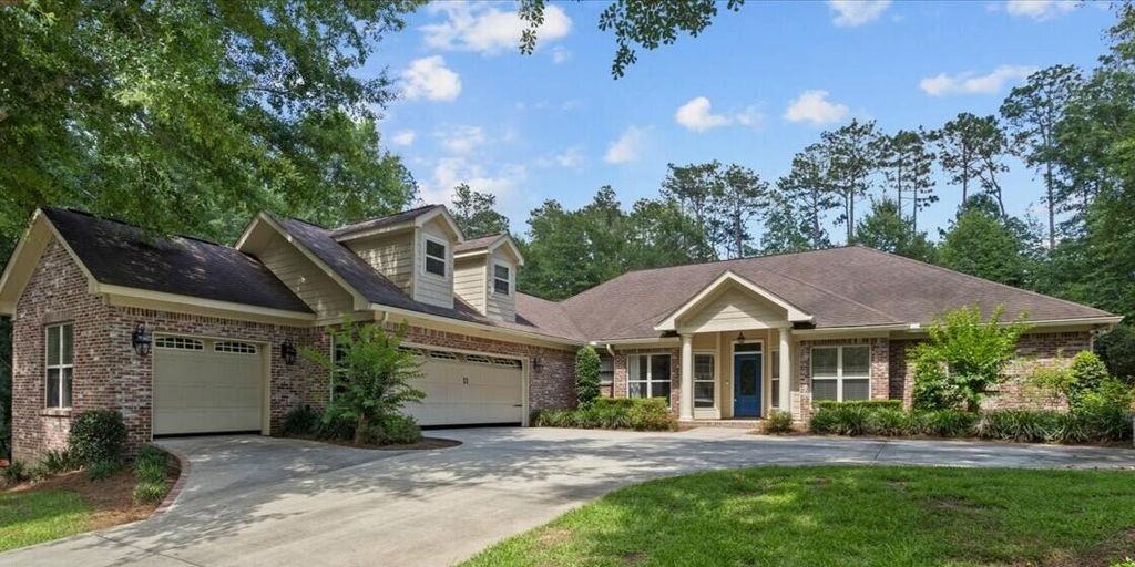 171 Brookline Dr., Hattiesburg, MS 39402