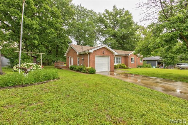 5673 Humbert Road, Godfrey, IL 62035