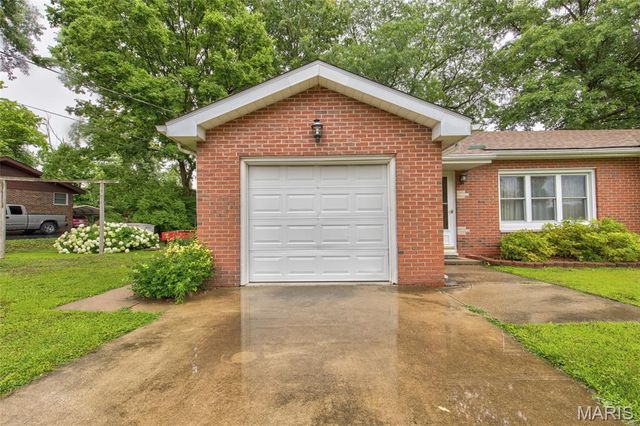 5673 Humbert Road, Godfrey, IL 62035