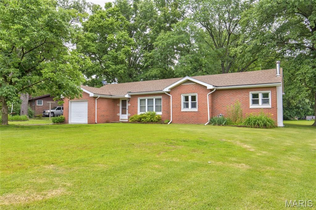 5673 Humbert Road, Godfrey, IL 62035