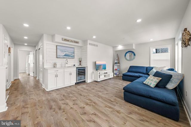 106 W 26TH ST, Ship Bottom, NJ 08008