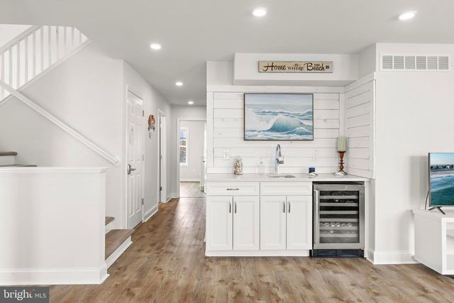 106 W 26TH ST, Ship Bottom, NJ 08008