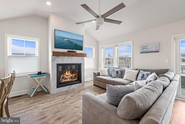 106 W 26TH ST, Ship Bottom, NJ 08008