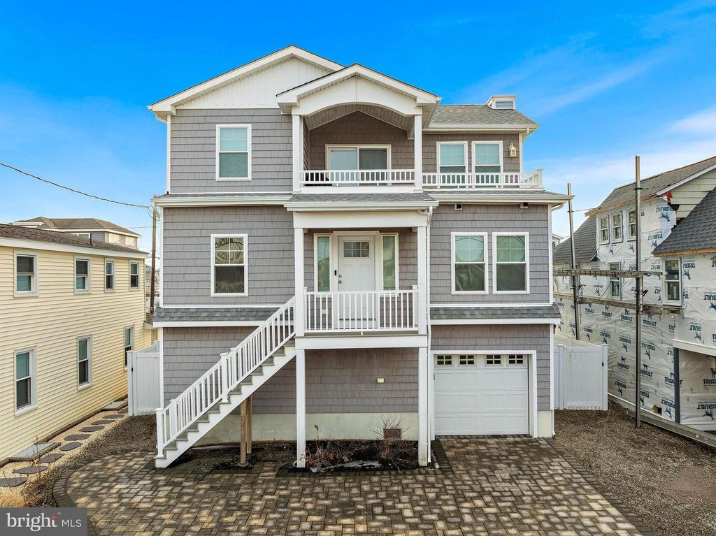 106 W 26TH ST, Ship Bottom, NJ 08008