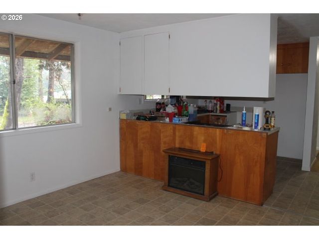 21620 Glaze Rd, Noti, OR 97461