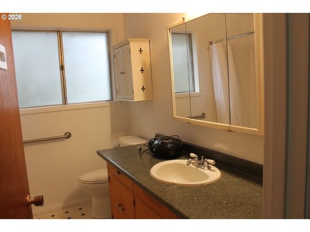 21620 Glaze Rd, Noti, OR 97461