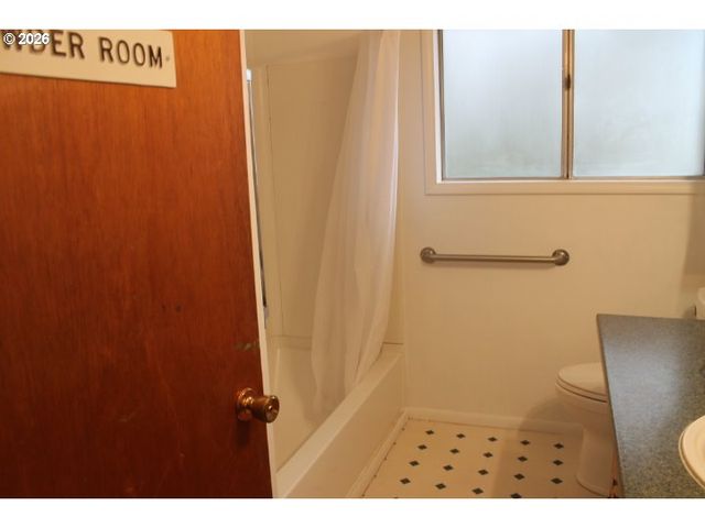 21620 Glaze Rd, Noti, OR 97461