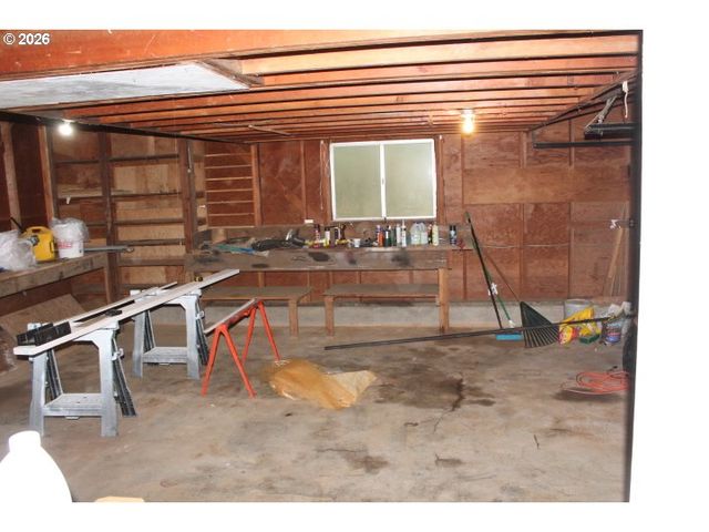 21620 Glaze Rd, Noti, OR 97461