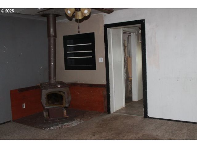 21620 Glaze Rd, Noti, OR 97461