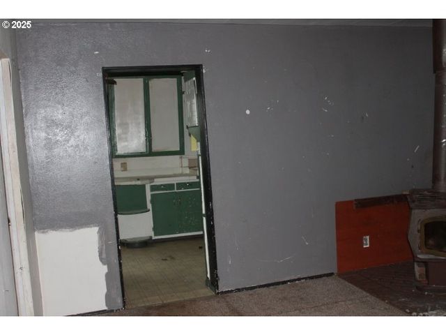 21620 Glaze Rd, Noti, OR 97461