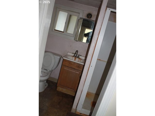 21620 Glaze Rd, Noti, OR 97461