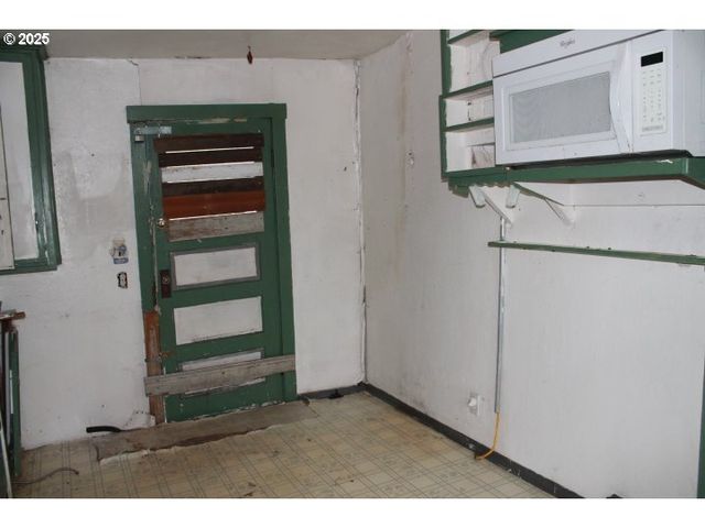 21620 Glaze Rd, Noti, OR 97461