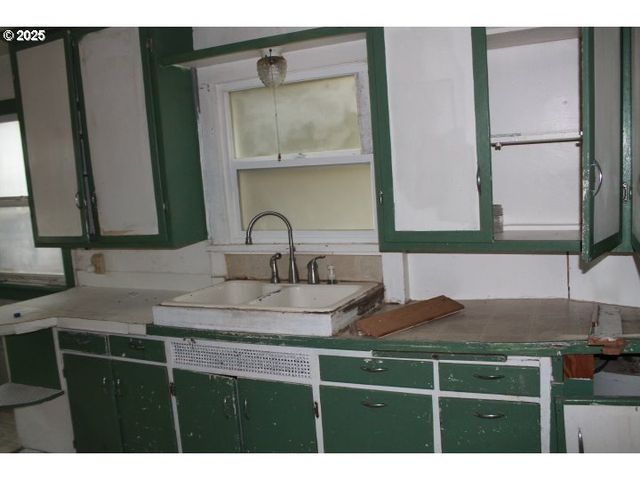 21620 Glaze Rd, Noti, OR 97461