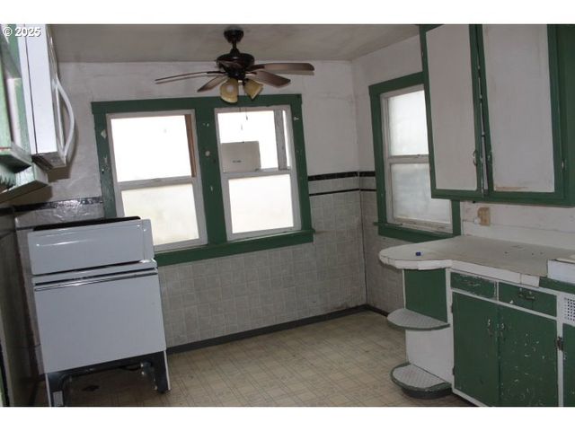 21620 Glaze Rd, Noti, OR 97461