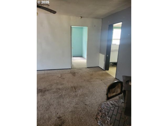 21620 Glaze Rd, Noti, OR 97461