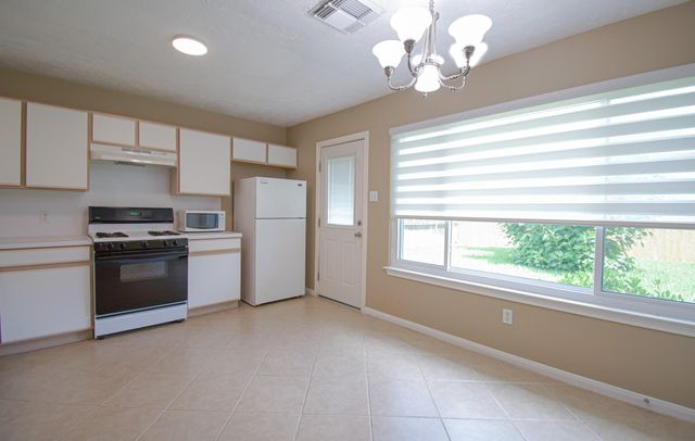 16123 Canaridge Drive, Houston, TX 77053