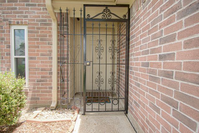 16123 Canaridge Drive, Houston, TX 77053