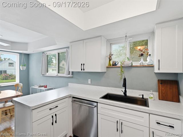 550 E Muir Avenue, Hazel Park, MI 48030