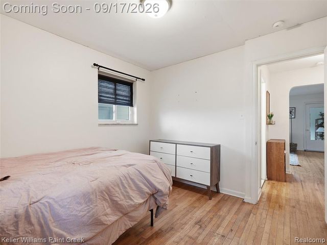 550 E Muir Avenue, Hazel Park, MI 48030
