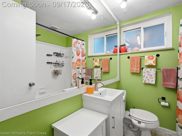 550 E Muir Avenue, Hazel Park, MI 48030