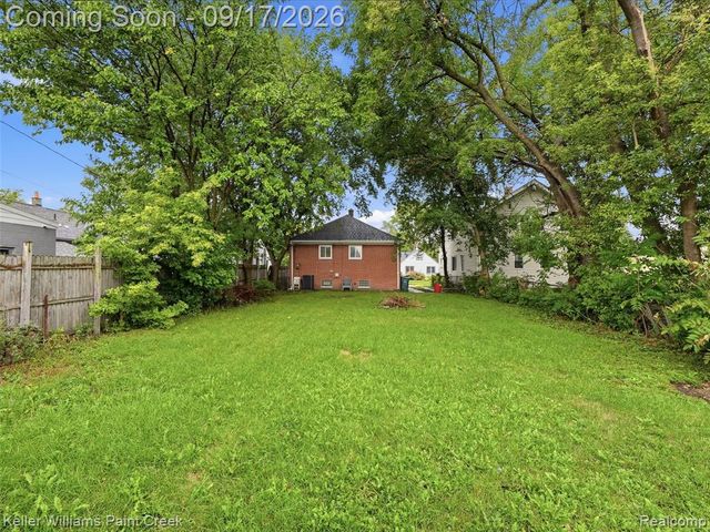 550 E Muir Avenue, Hazel Park, MI 48030