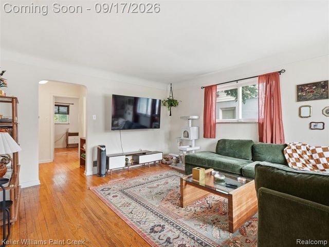 550 E Muir Avenue, Hazel Park, MI 48030