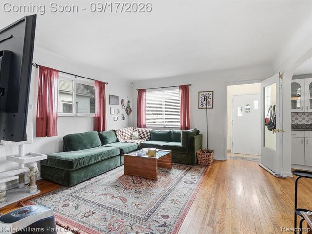 550 E Muir Avenue, Hazel Park, MI 48030