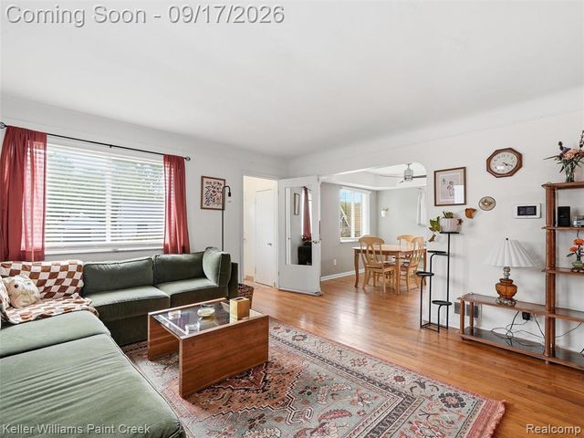 550 E Muir Avenue, Hazel Park, MI 48030