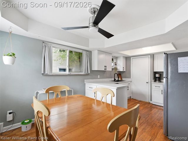 550 E Muir Avenue, Hazel Park, MI 48030