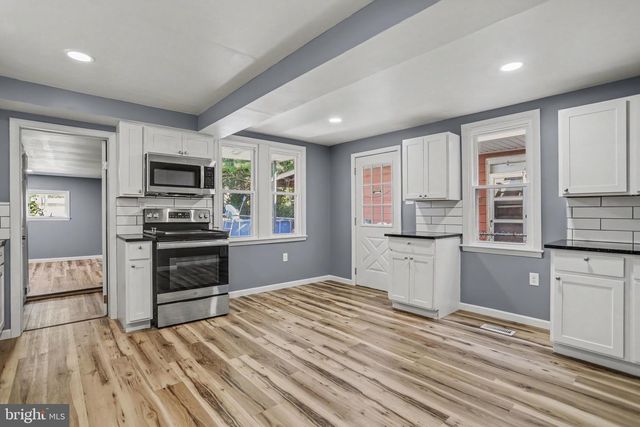 173 N WATER ST, Spring Grove, PA 17362