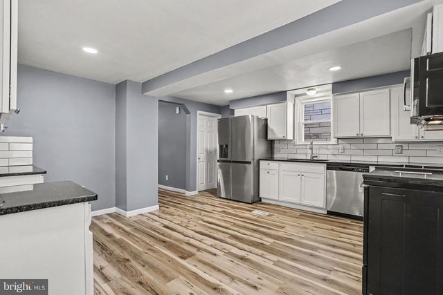 173 N WATER ST, Spring Grove, PA 17362