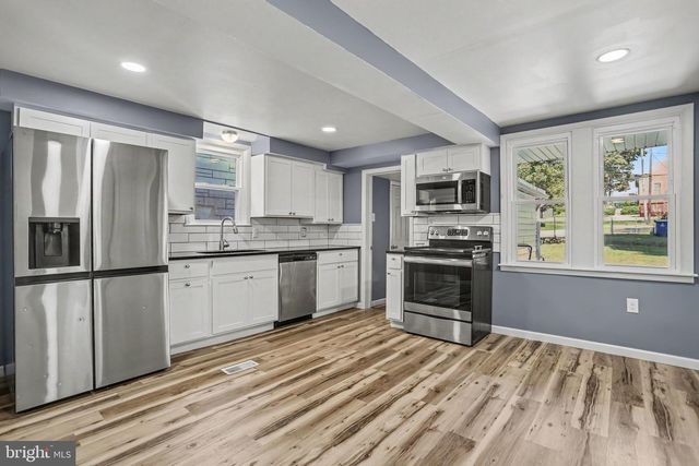 173 N WATER ST, Spring Grove, PA 17362