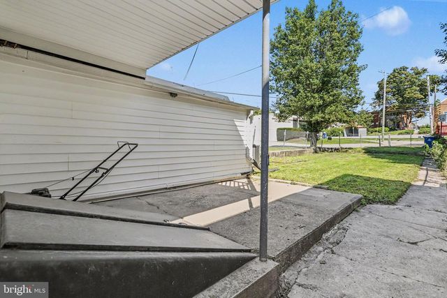 173 N WATER ST, Spring Grove, PA 17362