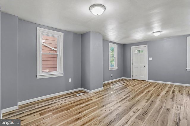 173 N WATER ST, Spring Grove, PA 17362