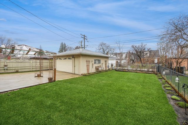 4230 Prairie Avenue, Brookfield, IL 60513