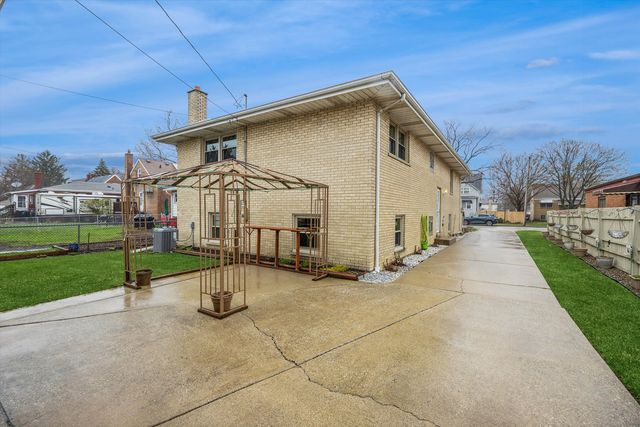 4230 Prairie Avenue, Brookfield, IL 60513