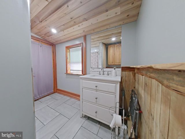 4490 LIVINGSTON ST, Philadelphia, PA 19137