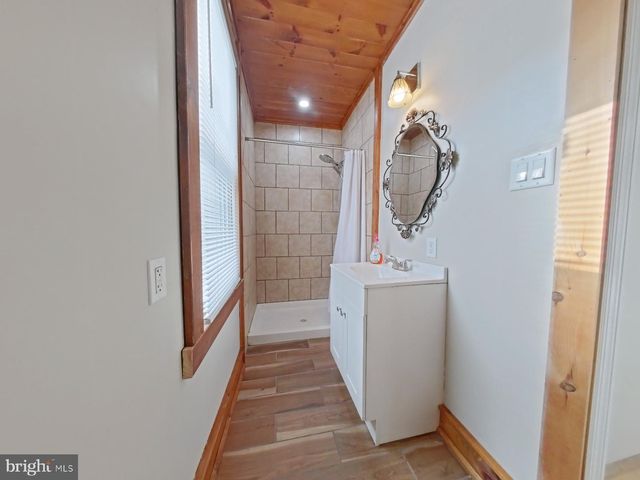 4490 LIVINGSTON ST, Philadelphia, PA 19137