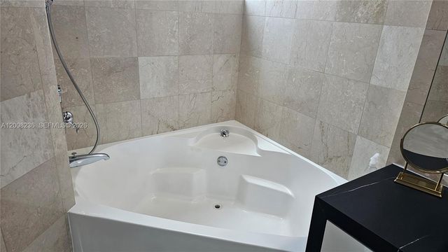 3370 Hidden Bay Dr 2415, Aventura, FL 33180