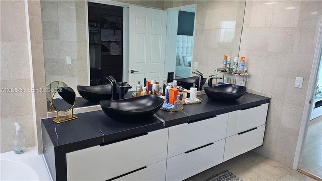 3370 Hidden Bay Dr 2415, Aventura, FL 33180