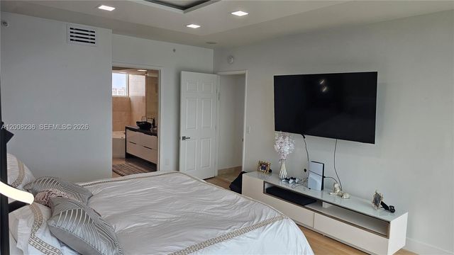 3370 Hidden Bay Dr 2415, Aventura, FL 33180