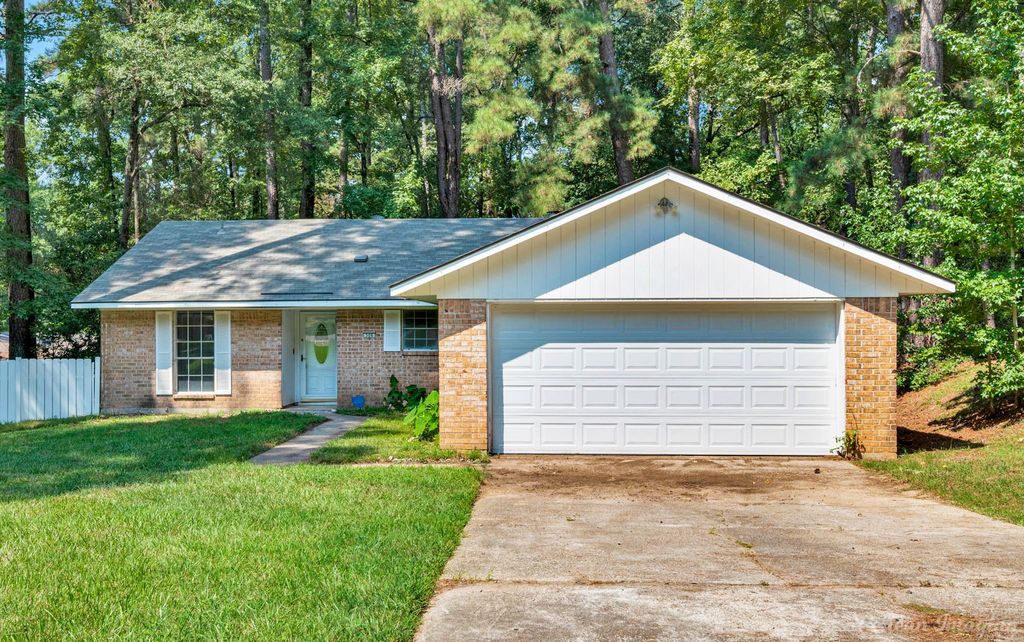 506 Whispering Pine Circle, Haughton, LA 71037